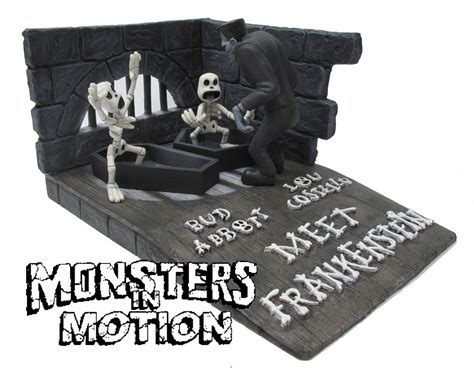 Aurora Monster Scenes Scale Frankenstein Cartoon Monster Skeleton Model