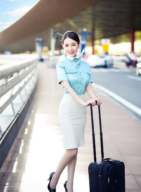 漂亮中国空姐写真，颜值高身材好，一双腿更美
