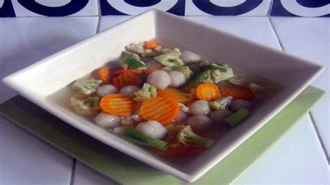 Dari kandungan gizi sayuran di dalam sayur sop bermanfaat bagi tubuh manusia diantaranya Resep Sop Bakso Ayam Simple dan Mudah Dibuat Sendiri Dirumah