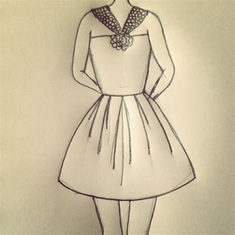 Comenzaremos tomando las medidas para poder dibujar los contornos del vestido que queremos hacer.intenta tomar medidas de la cabeza a la pelvis y de los hombros hasta el pecho. Diseño propio maryandmc: Vestidos | maryandmc