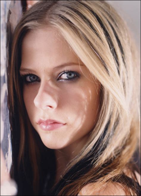 Lavigne's second studio album, under my skin, was released in may 2004 and debuted at number one in australia, canada, japan, the uk, and the us. Fashion Rocks 2004 - Avril Lavigne Photo (19084432) - Fanpop