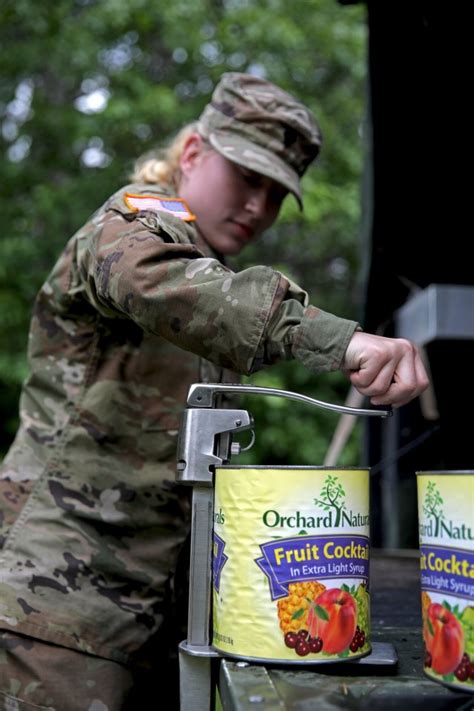 Field Feeding Teams Fuel Red Arrow Soldiers During Fort Mccoy Training