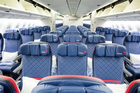 Aboard Deltas First Retrofitted 767 400er With Brand New Delta One Seats