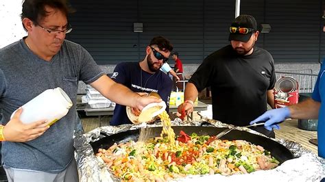 Posted on september 4th, 2019 at 16:10 woody comment on the askwoody lounge. Paella in the works at World Central Kitchen SJU - YouTube