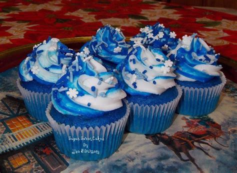 To make ombre buttercream frosting, in large bowl, beat butter and shortening with electric mixer on medium speed until well blended. Snowflake Cupcakes | Fancy cupcakes, Edible glitter ...