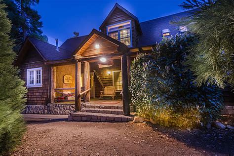 Located along side cascade creek just off highway 108 in the strawberry area is this very quaint mountain cabin. Strawberry Lodge, Lake Arrowhead