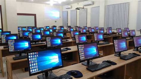 Laboratorium Komputer Yayasan Dek Padang