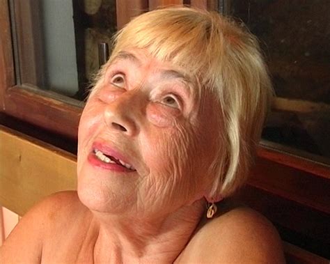 La abuela de 86 años todavía abre las piernas xHamster