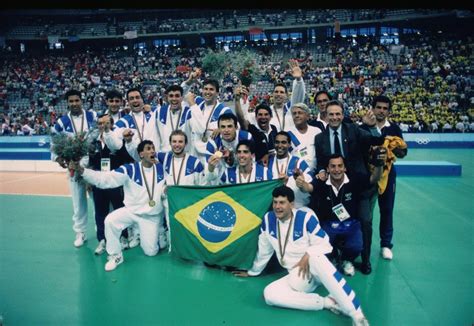 André jardine e branco durante a convocação da seleção brasileira para os jogos de tóquio 2020 créditos: Seleção masculina de vôlei fez história em 1992; relembre