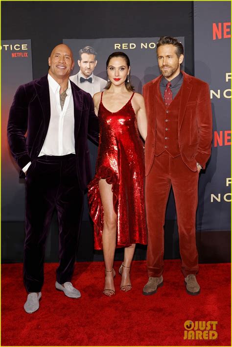 Gal Gadot And Ryan Reynolds Wore Red For Red Notice Premiere With Dwayne Johnson Photo 4654737