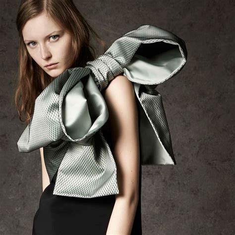 The Artistic Side Of Fashion Design Big Bow At No 21 Pre Fall 2016