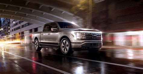 2022 Ford F 150 Lightning Electric Pickup Hits 70000 Reservations Cnet