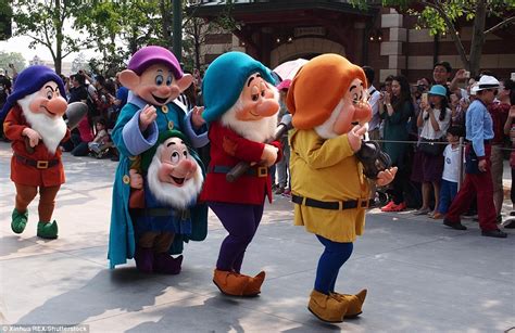Shanghais Disneyland Images Show Inside Chinas New Theme Park Daily