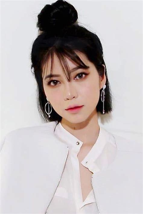 Put your hair in a high ponytail 2. 35 Easy And Fancy Ideas Of Wearing Hair Bun For Short Hair ...