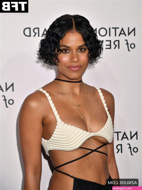 Naked Zazie Beetz In Easy ANCENSORED Nudes Pics