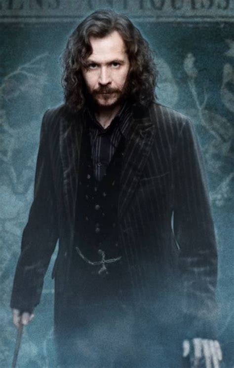 Sirius was first mentioned briefly in harry potter and the philosopher's stone as a wizard who lent rubeus hagrid a flying motorbike. Sirius Black - Doblaje Wiki