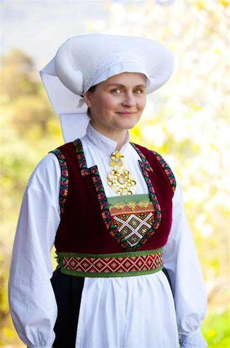 copyright laila duran 8 traditional outfits folklore fashion folk dresses