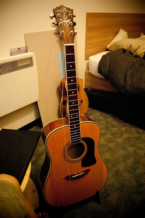 Guitart Restring An Acoustic Guitar