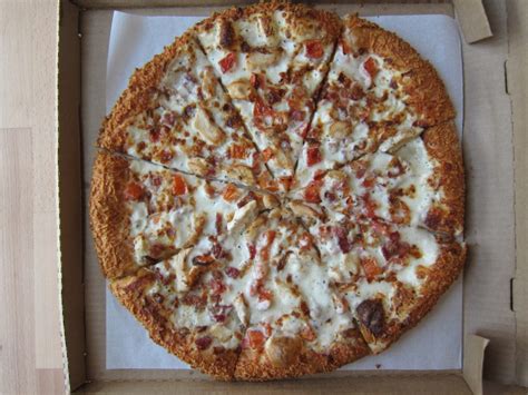 Pizzanaise, chicken, mushroom, diced tomato, spring onion, mozzarella cheese. Review: Pizza Hut - Chicken, Bacon, Tomato Garlic Parmesan ...