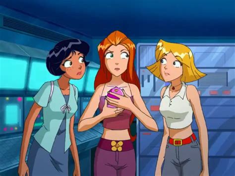 Pin De ♡♡ Em Totally Spies Espiãs Três Espiãs Demais As Espiãs Demais