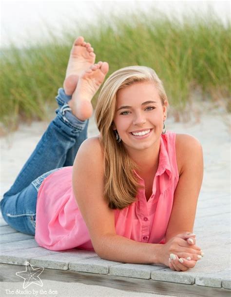 Cute Senior Photo On The Beach Tips And Ideas For What To Wear To Your Senior Portrait Session