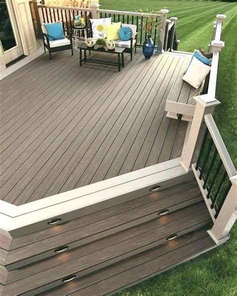 Trex Decking With Two Toned Border And Transcend Composite Railing
