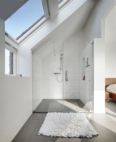 An attic bathroom, according to many, poses many limitations. Interiors in the attic - Bathroom - FAKRO