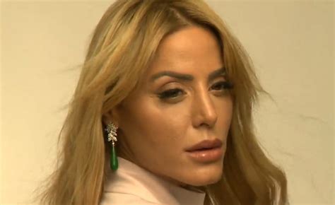 נסרין קדרי, מהזמרות האהובות בישראל, מהקולות האהובים והמרגשים אשר נכנסו לחיינו בשנים האחרונות, סוחפת אחריה קהל רב בזכות ווקאליות יוצאת דופן ושירים מרגשים וכבשה לבבות רבים בשנה האחרונה. נסרין קדרי וצביקה הדר חלו בקורונה - mako