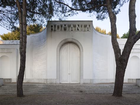 2,307 likes · 4 talking about this · 27 were here. PERFORMING HISTORY - ROMANIAN PAVILION AT THE 54TH LA ...