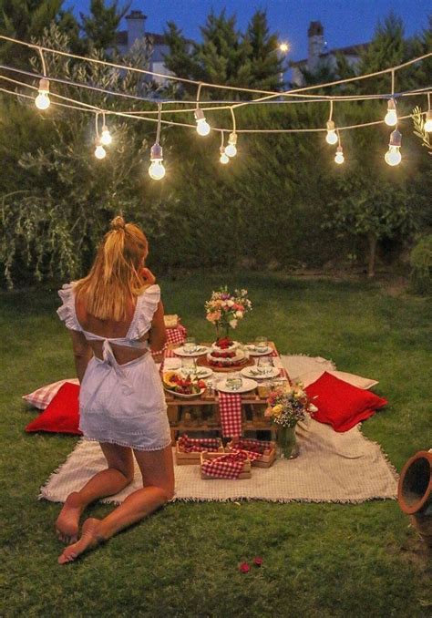 Picnics For Two 3 Modern Design Romantic Date Night Ideas Romantic Backyard Night Picnic