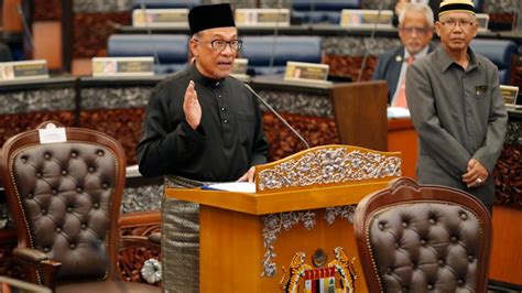 Opposition leader anwar ibrahim has sparked concern among supporters who fear he plans a tie up between his pkr party and its former nemesis. Malaysian PM-in-waiting Anwar Ibrahim takes oath as lawmaker