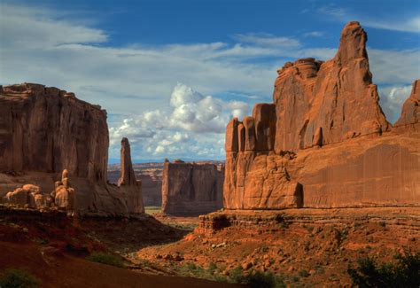 America's Great Outdoors, The massive sandstone monoliths along Park ...