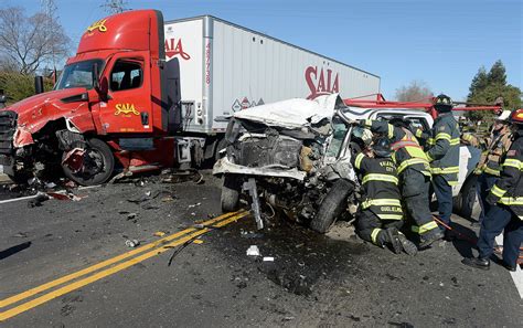 Photo Vehicle Crash Injuries Two The Vacaville Reporter