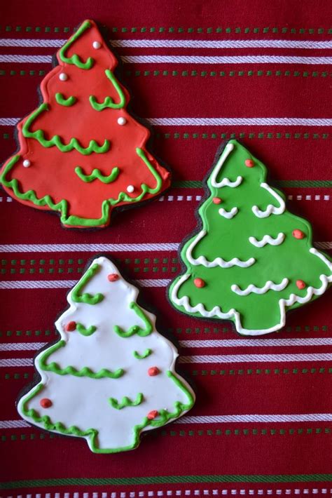 Welcome to kimtv from kim castle!it's that time of year again when sleigh bells ring, tree lights twinkle, and sugar falls like snow. Chocolate Christmas Tree Sugar Cookies | Christmas tree ...