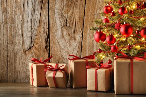 Christmas Tree And Presents Wallpapers Wallpaper Cave