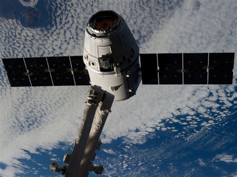 Missione Crs La Navicella Spaziale Spacex Dragon Ha Raggiunto La Stazione Spaziale Internazionale