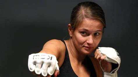 Karolina kowalkiewicz (born 15 october 1985) is a polish mixed martial artist. UFC Gdańsk 2017: Karolina Kowalkiewicz vs. Jodie Esquibel ...