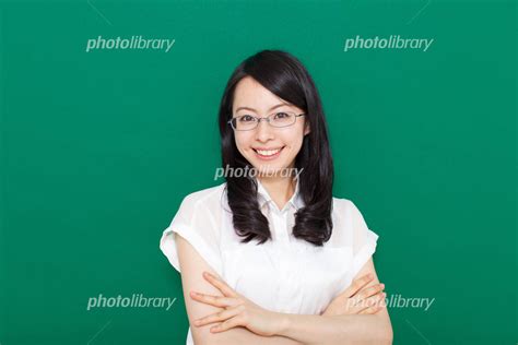 眼鏡をかけた女性 写真素材 2958153 フォトライブラリー Photolibrary