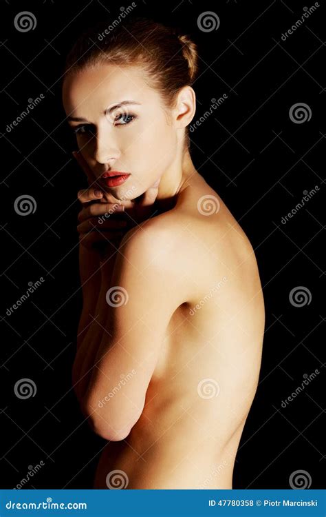 Retrato Sensual Da Mulher Do Nude No Fundo Escuro Foto De Stock