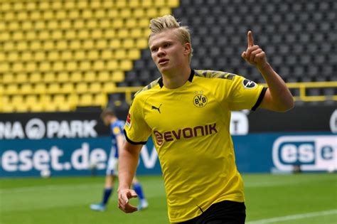 €130.00m* jul 21, 2000 in leeds, england. How Old Is Borussia Dortmund Player Erling Haaland and ...