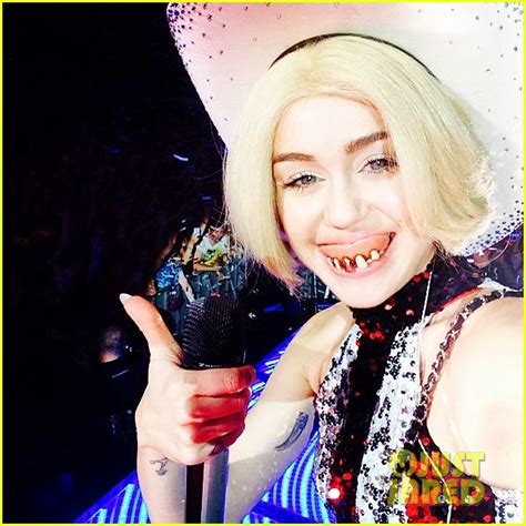 Miley Cyrus Rocks Fake Teeth For Bangerz Concert Photo 3126041
