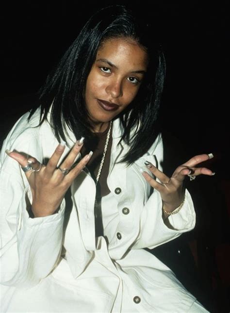 Young Aaliyah In White Aaliyah Haughton Aaliyah Rip Aaliyah