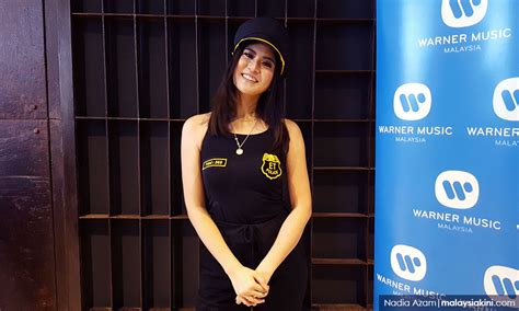 Looking at the lyrics, i could dedicate this song to him. Police Entry dinyanyi Lizzy bukan sindir bekas PM