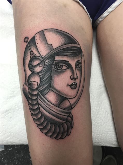 Kviečiu prisijungti visus norinčius išmėginti laikinas tattoo. Space girl by Brian Rea at Iron Brush in Lincoln, NE ...