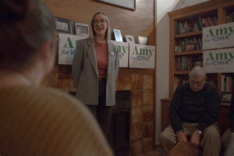 Amy Klobuchar S Babe Takes On The Iowa Campaign Trail Time