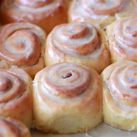 Add two cups of flour and stir until smooth. Paula Deen's cinnamon rolls (in Portuguese) | Cinnamon ...