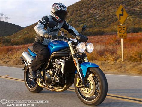 3.7 check out the detailed rating of racing track capabilities, engine performance, accident risk, etc. 2006 Triumph 1050 Speed Triple Comparison (com imagens)