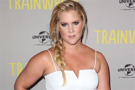 amy schumer talks posing nude for gq at trainwreck premiere the stock s about to plummet so