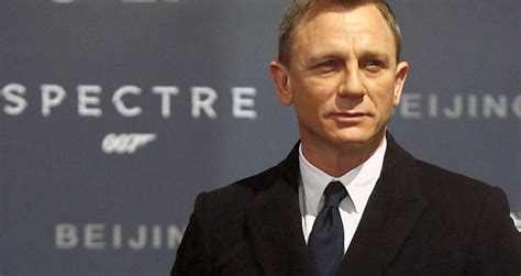 Daniel Craig Gym Pic Shows Hes Back In Action As James Bond After