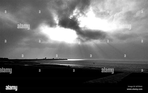 Shining Sun With Rays Hi Res Stock Photography And Images Alamy